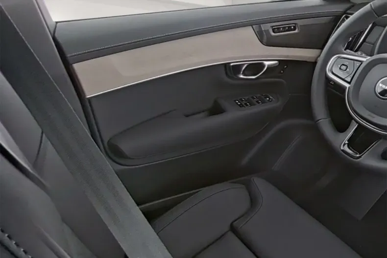 Volvo XC90 din 2025 cu 27.450 km - oferta VOL171779 - foto 12