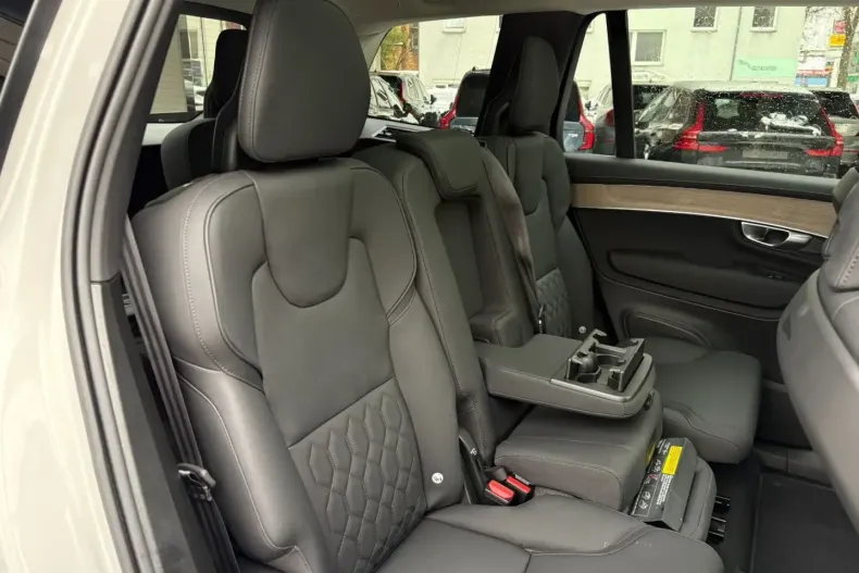 Volvo XC90 din 2025 cu 22.034 km - oferta VOL171783 - foto 12
