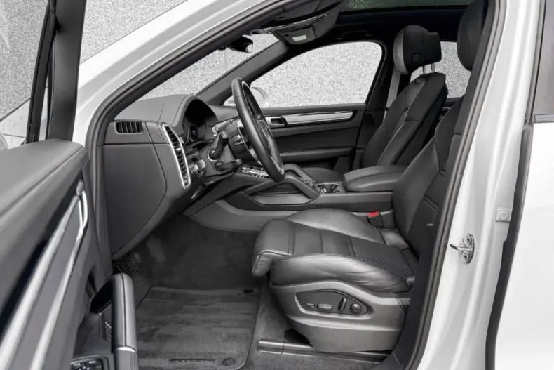 Porsche Cayenne din 2023 cu 32.000 km - oferta POR171786 - foto 10