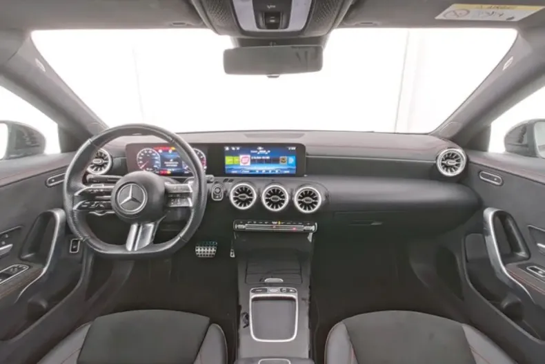 Mercedes-Benz CLA 220 din 2024 cu 15.620 km - oferta MER171796 - foto 6