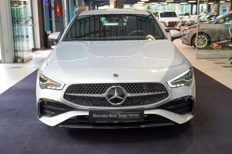 Mercedes-Benz CLA 220 din 2023 cu 12.588 km - oferta MER171800 - foto 2