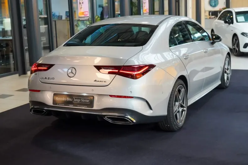 Mercedes-Benz CLA 220 din 2023 cu 12.588 km - oferta MER171800 - foto 3