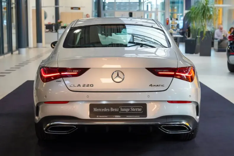 Mercedes-Benz CLA 220 din 2023 cu 12.588 km - oferta MER171800 - foto 4