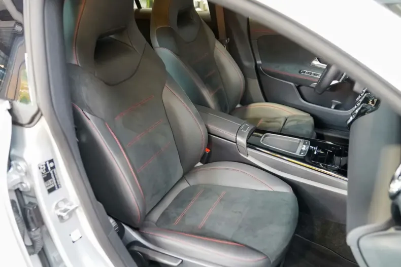 Mercedes-Benz CLA 220 din 2023 cu 12.588 km - oferta MER171800 - foto 8