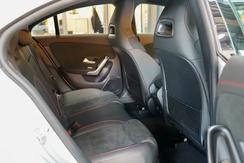 Mercedes-Benz CLA 220 din 2023 cu 12.588 km - oferta MER171800 - foto 12