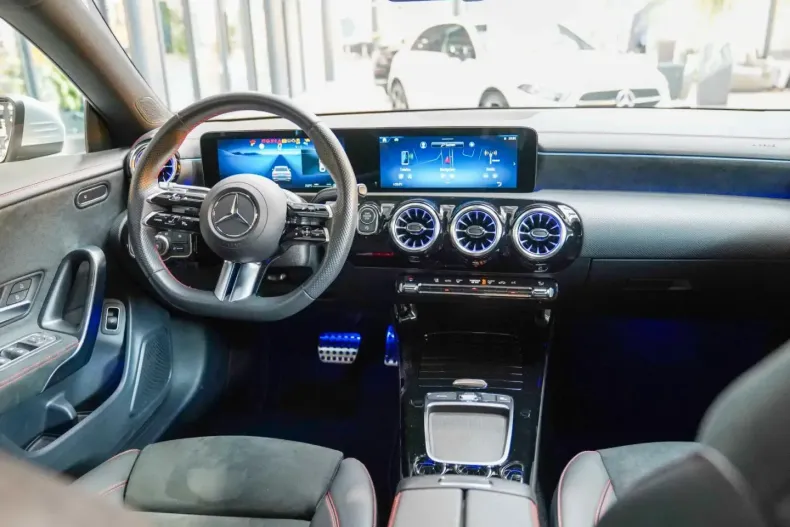 Mercedes-Benz CLA 220 din 2023 cu 12.588 km - oferta MER171800 - foto 13