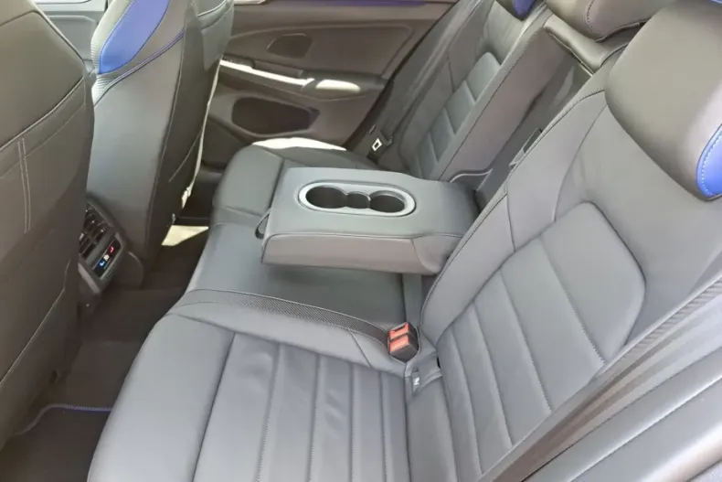 Volkswagen Golf din 2024 cu 13.500 km - oferta VOL171849 - foto 9