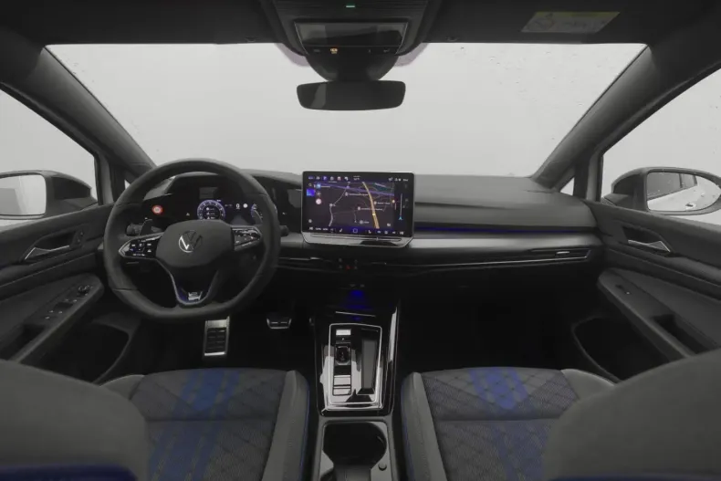 Volkswagen Golf din 2025 cu 12.500 km - oferta VOL171868 - foto 3