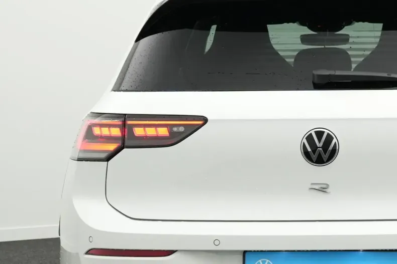 Volkswagen Golf din 2025 cu 12.500 km - oferta VOL171868 - foto 24