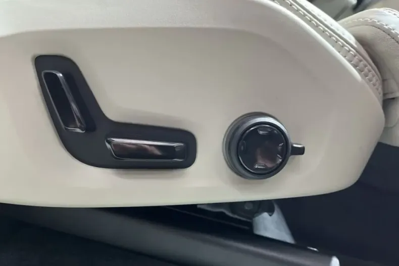 Volvo XC90 din 2025 cu 19.672 km - oferta VOL171878 - foto 14