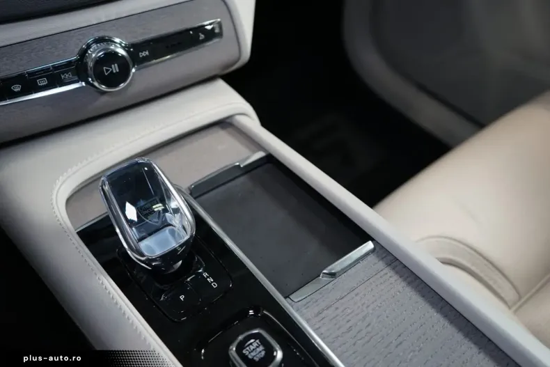 Volvo XC90 din 2024 cu 26.843 km - oferta VOL171879 - foto 29