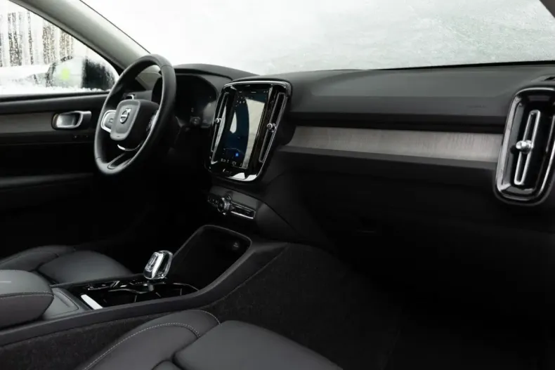 Volvo XC40 din 2025 cu 18.301 km - oferta VOL171890 - foto 6