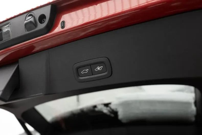 Volvo XC40 din 2025 cu 18.301 km - oferta VOL171890 - foto 9