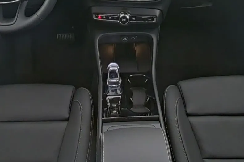 Volvo XC40 din 2025 cu 18.301 km - oferta VOL171890 - foto 28