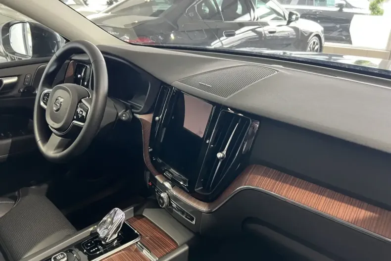 Volvo XC60 din 2024 cu 17.726 km - oferta VOL171893 - foto 12