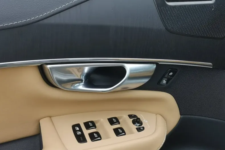 Volvo XC90 din 2023 cu 64.966 km - oferta VOL171894 - foto 7