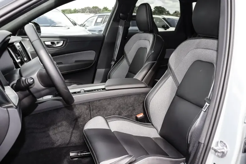 Volvo XC60 din 2024 cu 14.528 km - oferta VOL171896 - foto 7