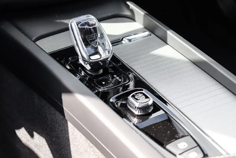 Volvo XC60 din 2024 cu 14.528 km - oferta VOL171896 - foto 12