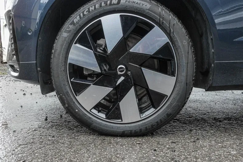 Volvo XC60 din 2024 cu 26.637 km - oferta VOL171899 - foto 3