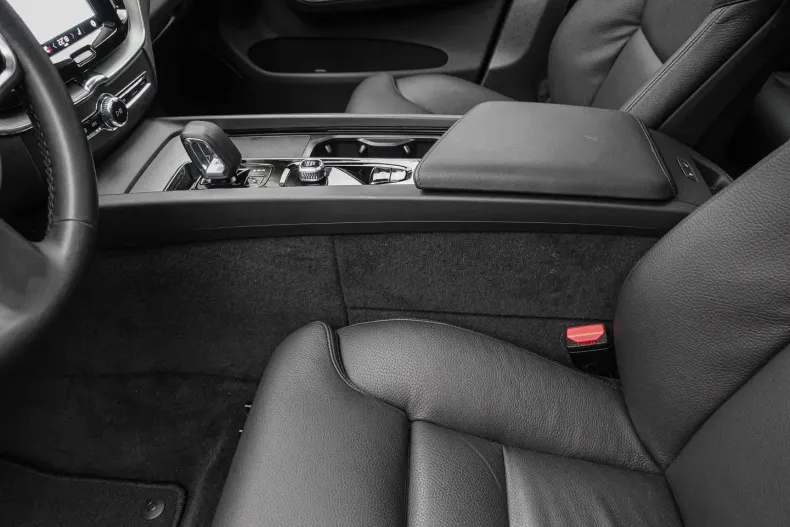 Volvo XC60 din 2024 cu 26.637 km - oferta VOL171899 - foto 12