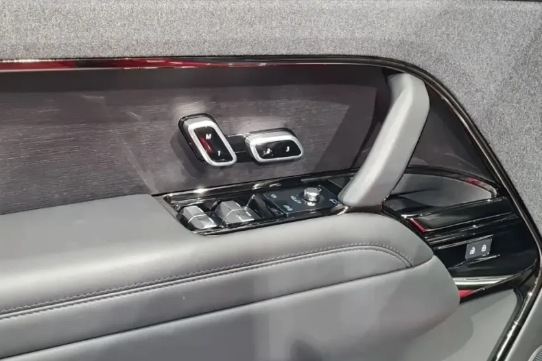 Land Rover Range Rover Sport din 2024 cu 25.679 km - oferta LAN171903 - foto 11