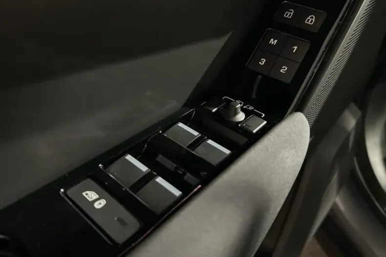 Land Rover Range Rover Velar din 2024 cu 21.399 km - oferta LAN171912 - foto 18