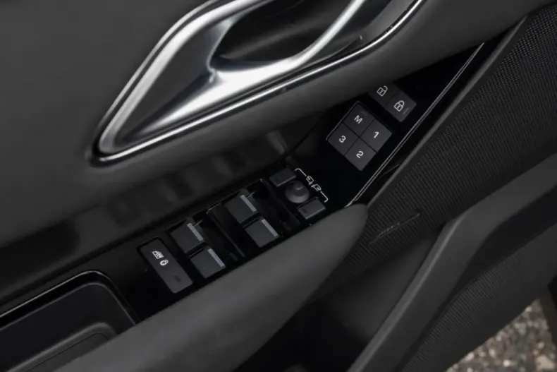 Land Rover Range Rover Velar din 2024 cu 21.191 km - oferta LAN171913 - foto 20