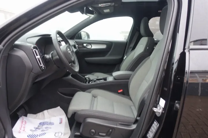 Volvo XC40 din 2025 cu 19.500 km - oferta VOL171940 - foto 8