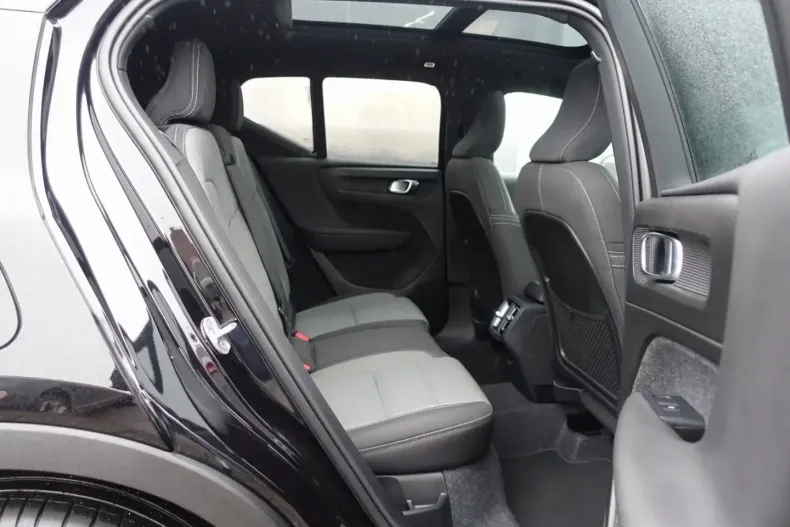 Volvo XC40 din 2025 cu 19.500 km - oferta VOL171940 - foto 11