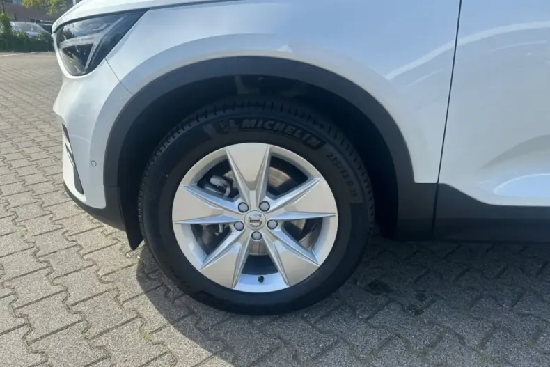 Volvo XC40 din 2025 cu 26.620 km - oferta VOL171948 - foto 6