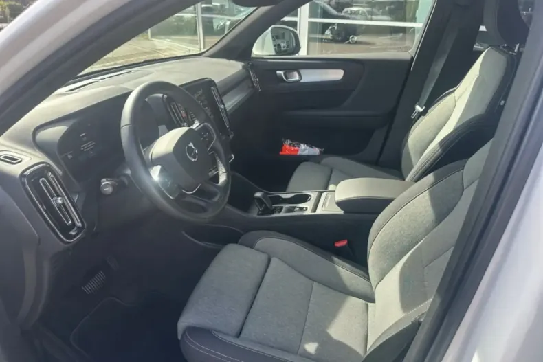 Volvo XC40 din 2025 cu 26.620 km - oferta VOL171948 - foto 7