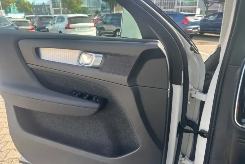 Volvo XC40 din 2025 cu 26.620 km - oferta VOL171948 - foto 12