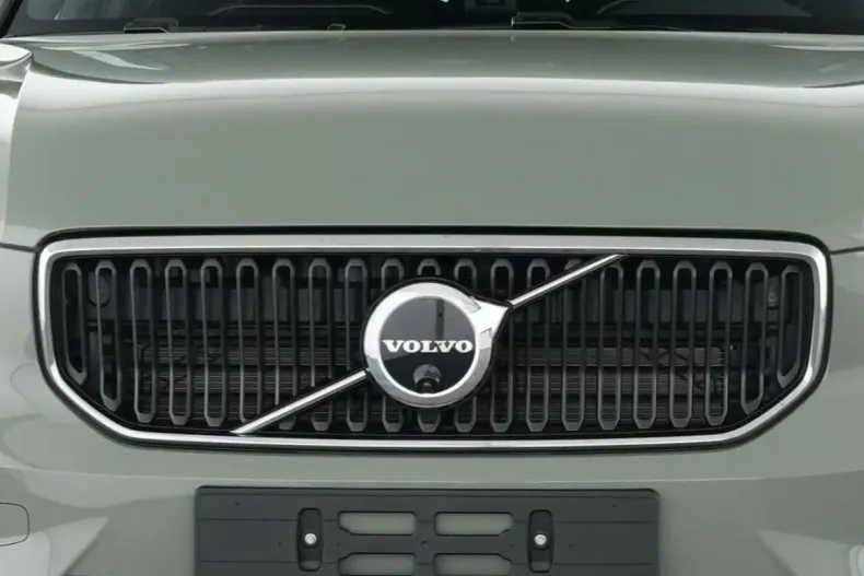 Volvo XC40 din 2025 cu 16.938 km - oferta VOL171951 - foto 4