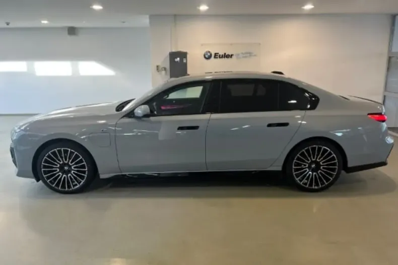 BMW 750 din 2024 cu 21.533 km - oferta BMW171959 - foto 1