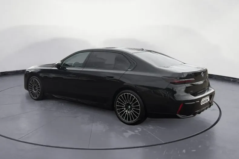 BMW 740 din 2024 cu 67.371 km - oferta BMW171965 - foto 3