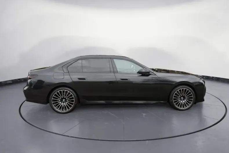 BMW 740 din 2024 cu 67.371 km - oferta BMW171965 - foto 5