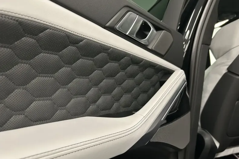 BMW X6 M din 2025 cu 8.206 km - oferta BMW171967 - foto 14