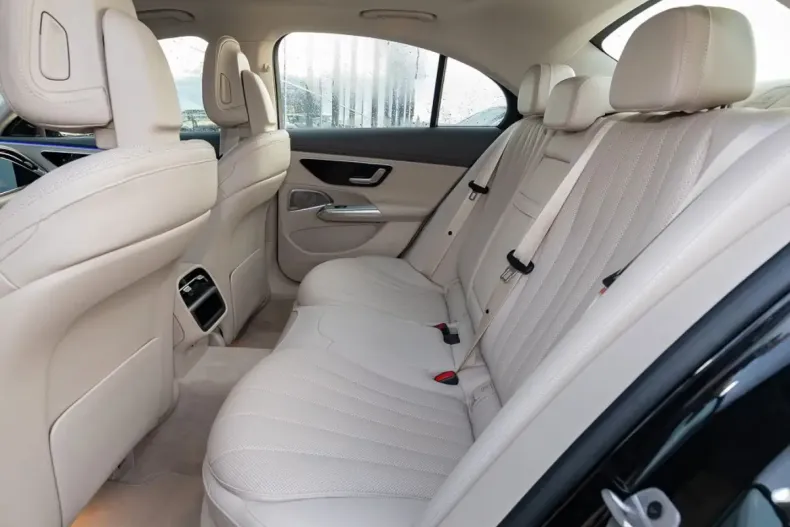 Mercedes-Benz E 200 din 2025 cu 7.480 km - oferta MER171992 - foto 11