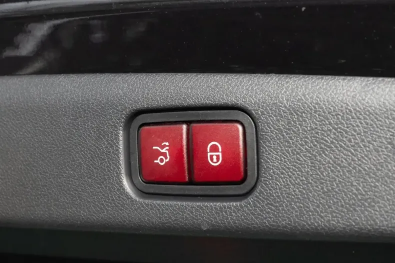 Mercedes-Benz E 200 din 2025 cu 7.480 km - oferta MER171992 - foto 13