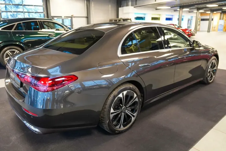 Mercedes-Benz E 300 din 2024 cu 33.461 km - oferta MER171996 - foto 4