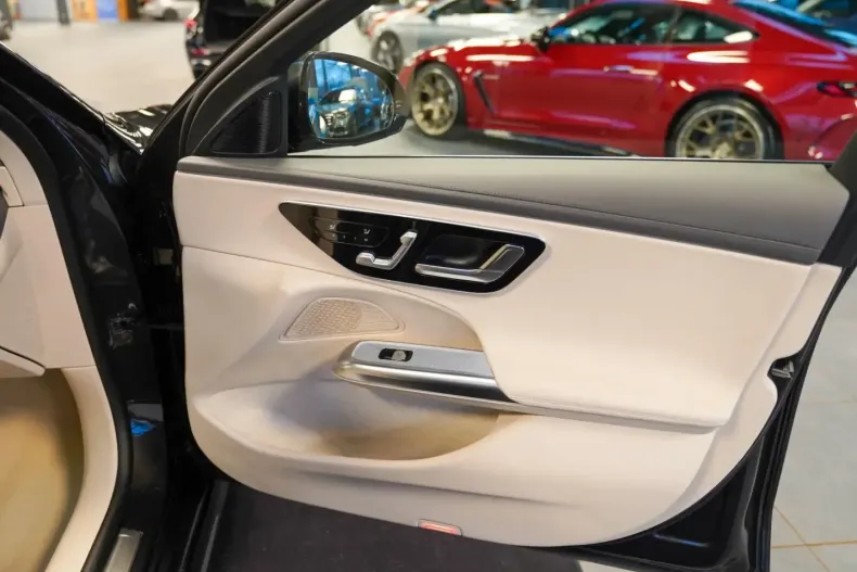 Mercedes-Benz E 300 din 2024 cu 33.461 km - oferta MER171996 - foto 9