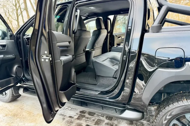 Toyota Hilux din 2024 cu 42.987 km - oferta TOY172009 - foto 8