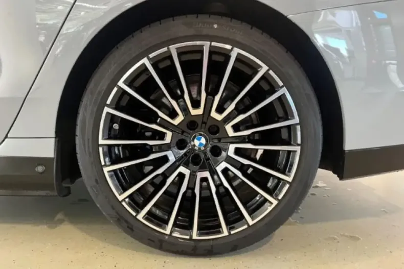 BMW 750 din 2024 cu 21.533 km - oferta BMW172016 - foto 21