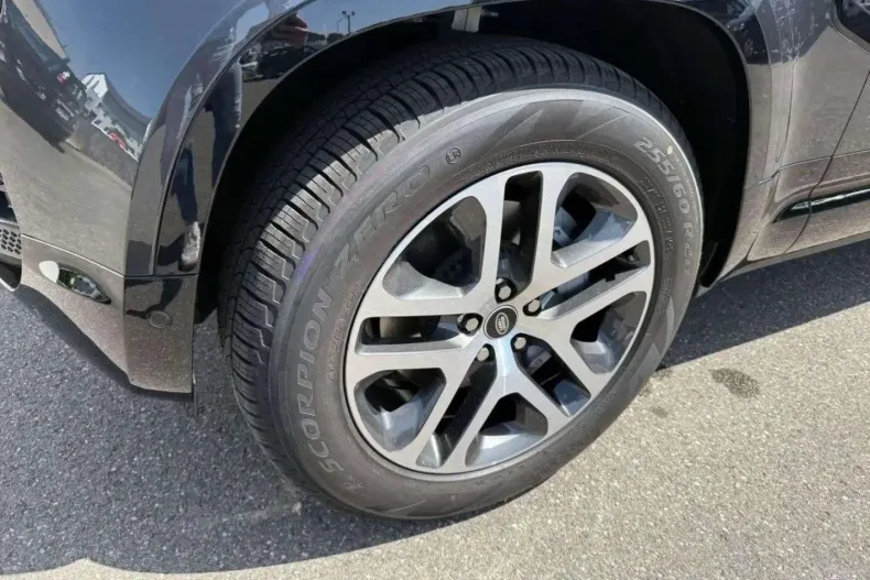 Land Rover Defender din 2024 cu 8.500 km - oferta LAN172119 - foto 9