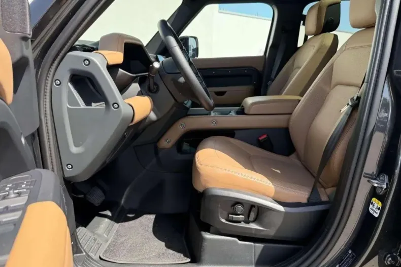 Land Rover Defender din 2024 cu 8.500 km - oferta LAN172119 - foto 10