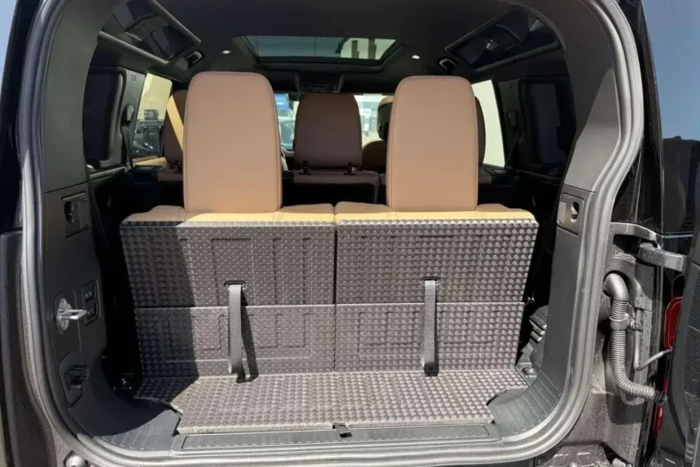 Land Rover Defender din 2024 cu 8.500 km - oferta LAN172119 - foto 13