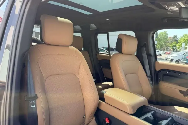 Land Rover Defender din 2024 cu 8.500 km - oferta LAN172119 - foto 14