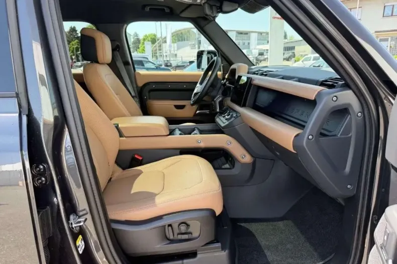 Land Rover Defender din 2024 cu 8.500 km - oferta LAN172119 - foto 16