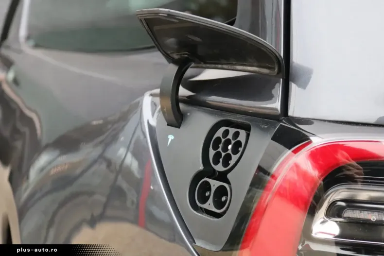 Tesla Model 3 din 2022 cu 5.637 km - oferta TES172142 - foto 48