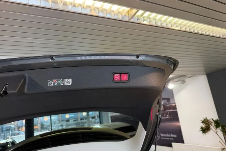 Mercedes-Benz GLC 300 din 2023 cu 9.406 km - oferta MER172155 - foto 9